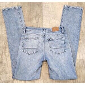 BKE Buckle Womens 28 X 32 Stella Jeans Slim Fit Straight Mid Rise Light Wash